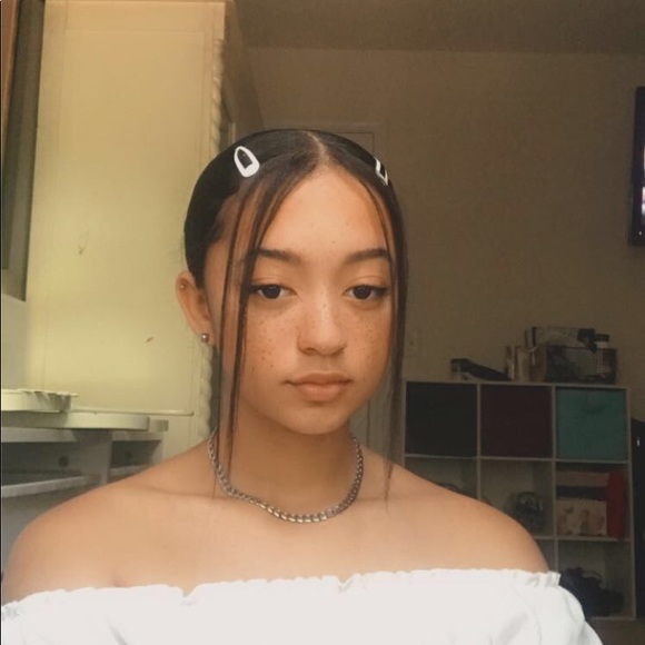 Profile Picture of Leilani Reid (@leilani_reid) on Poshmark