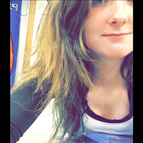 Profile Picture of Kenzie Helmandollar (@kenziehope) on Poshmark