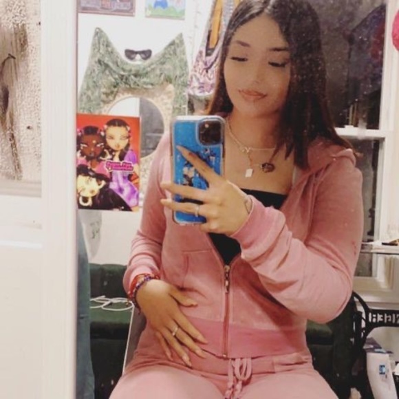 Kelly Paz - Poshmark Profile Picture of Kelly Paz (@kellypaz576) on Poshmark