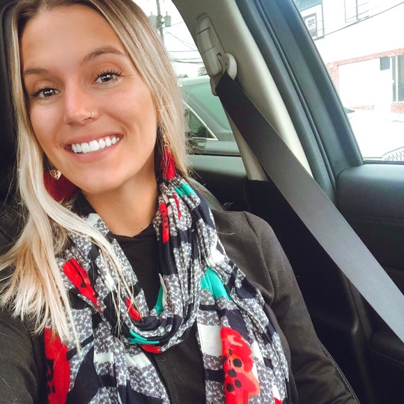 Profile Picture of Jessica Markowitz (@jessmarkoo5) on Poshmark