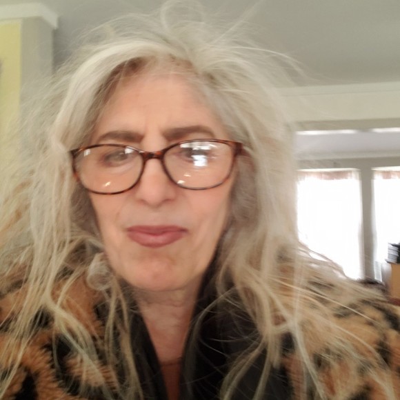 Profile Picture of Joanne Suchon (@joa8skpq71) on Poshmark