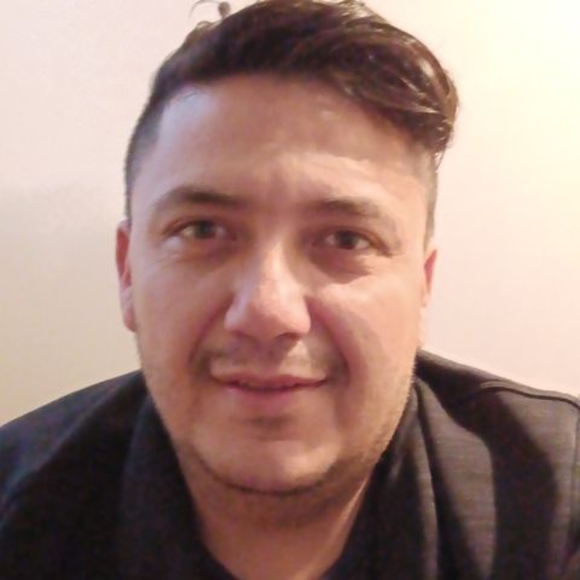 Profile Picture of Peter Andrew (@andree05112023) on Poshmark