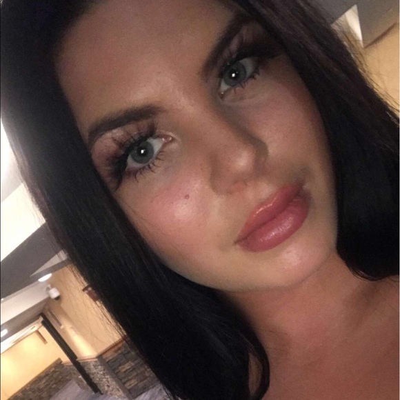 Profile Picture of Cassie Gordon (@cassie3926) on Poshmark