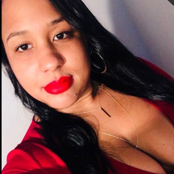 Profile Picture of Jonixis Lopez (@jonixissx33) on Poshmark