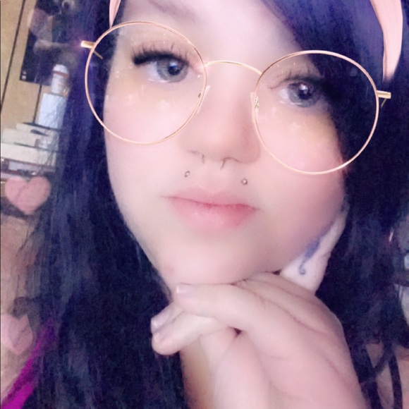 Profile Picture of Stephanie Weimer (@knyght1991) on Poshmark