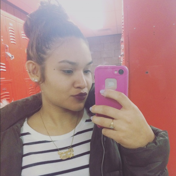 Omaris Vera - Poshmark Profile Picture of Omaris Vera (@omiexx3) on Poshmark