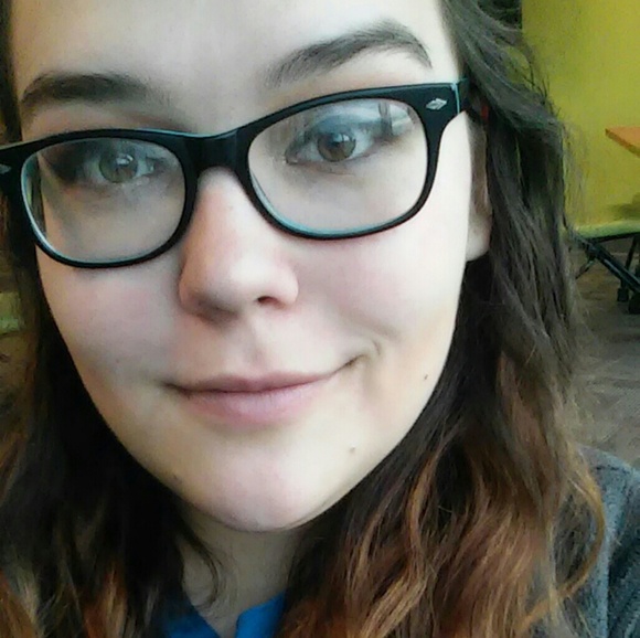 Profile Picture of Celia Roberts (@celialouise) on Poshmark