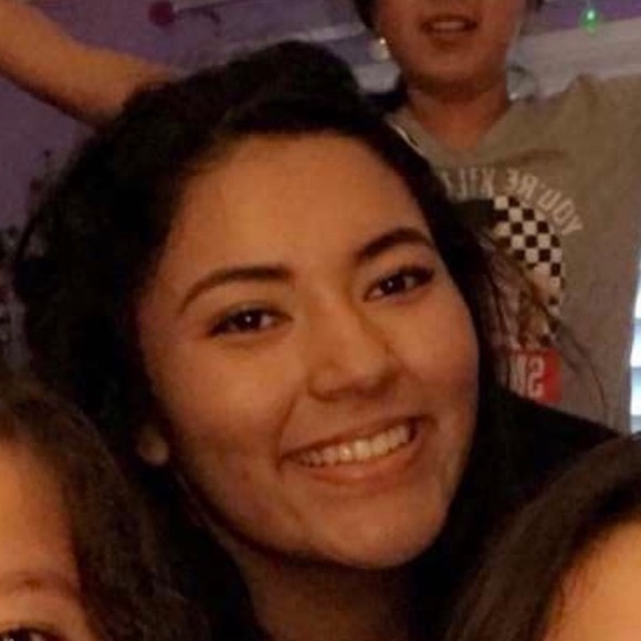 Profile Picture of Isa Guzman (@isa_bella31) on Poshmark