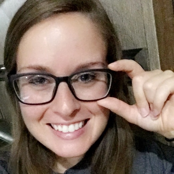 Profile Picture of Melissa Heinitz (@heinitzmmm) on Poshmark