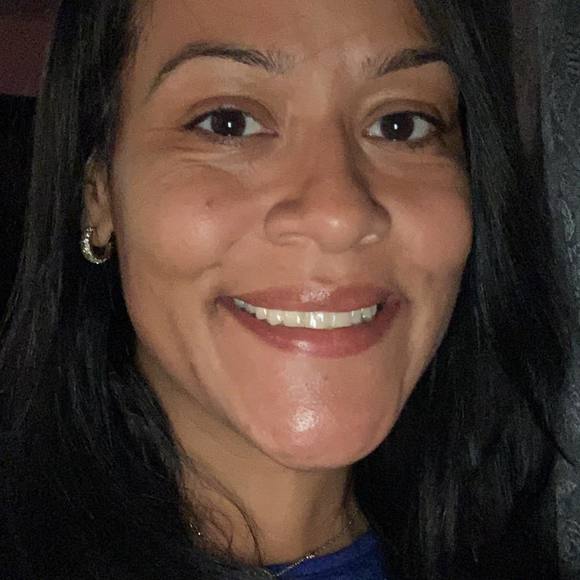 Profile Picture of Greisha Lopez (@greycious) on Poshmark