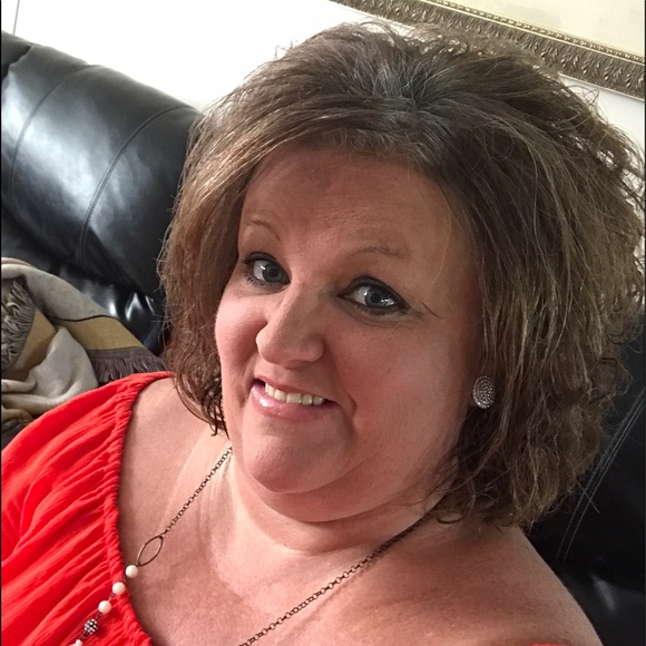 Profile Picture of Jennifer Prewitt (@jenprewitt) on Poshmark