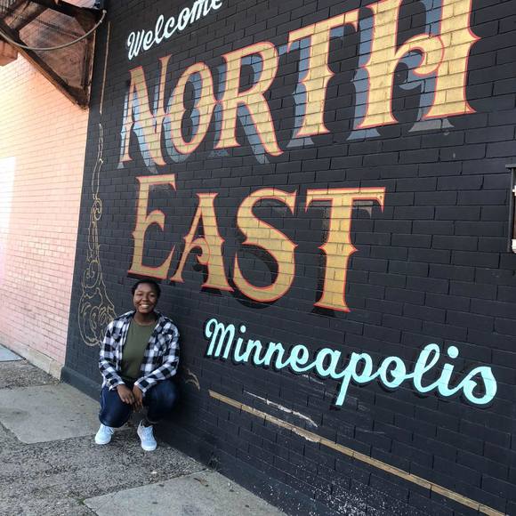 Profile Picture of Hannah Haeckel (@hannahdogsits) on Poshmark