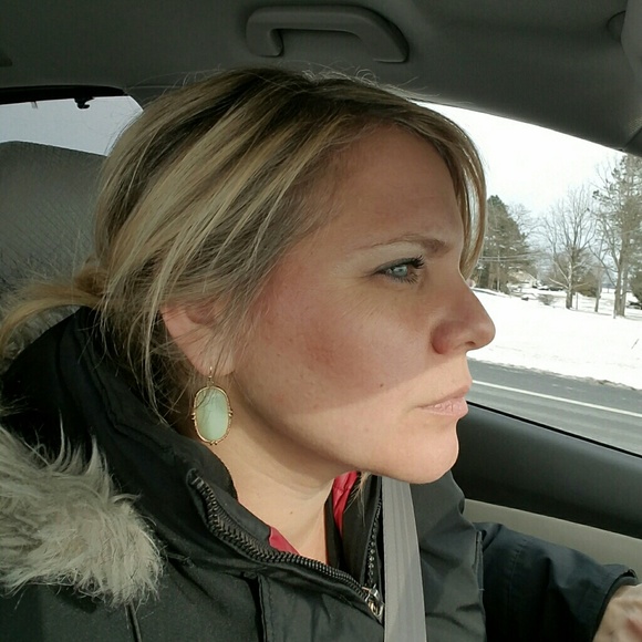 Profile Picture of Amy Condran (@amycon17) on Poshmark