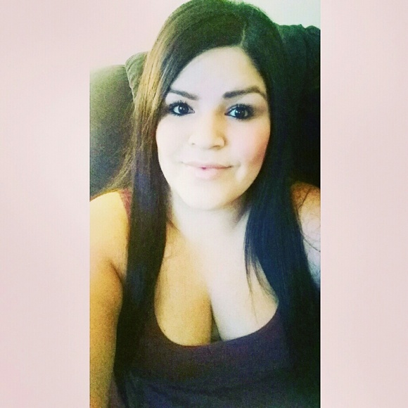 Profile Picture of Alicia Montes (@ajmon89) on Poshmark