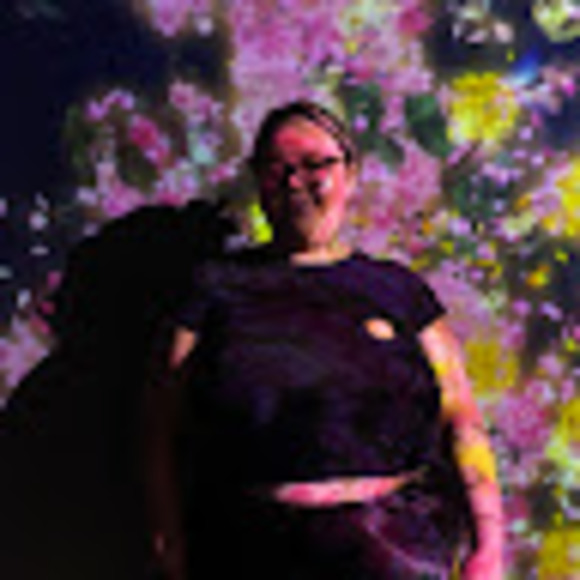 Profile Picture of Isabella Jokela (@isabella_jokela) on Poshmark