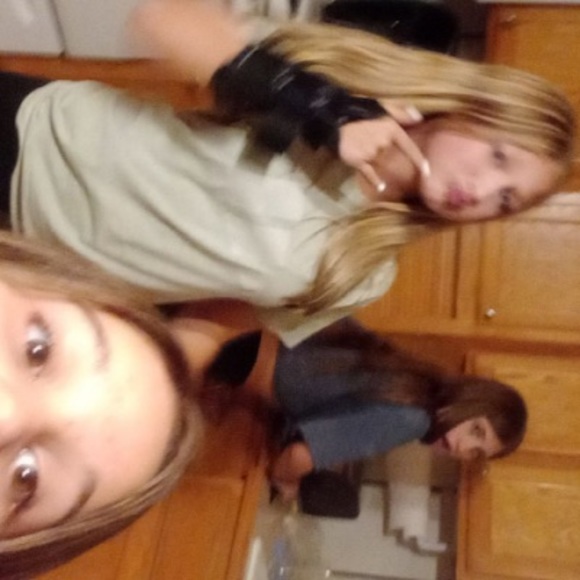 Profile Picture of Danielle Malouff (@malouffdanielle) on Poshmark