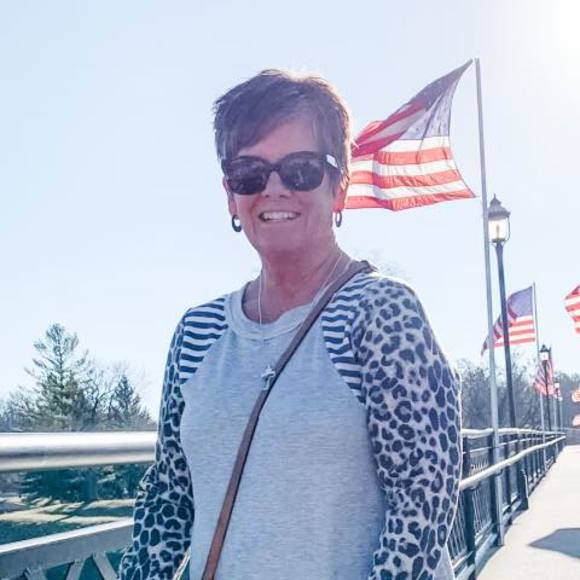 Profile Picture of Stephanie Dagley (@mamadag) on Poshmark