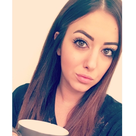 Profile Picture of Antoinette Cerasoli (@acerasoli08) on Poshmark