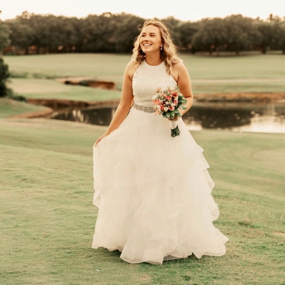 Profile Picture of Alexandra Tidwell (@lexxtidd) on Poshmark