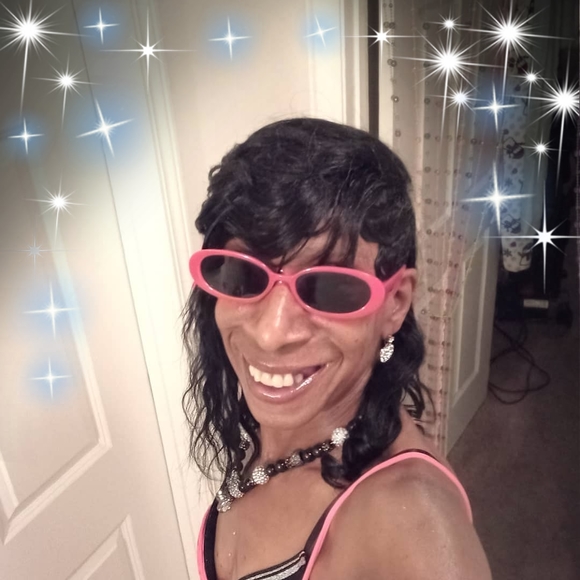 Profile Picture of Rose Harper (@roseharper61) on Poshmark