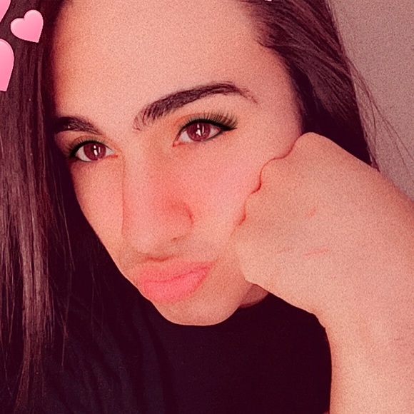 Profile Picture of Rene Inocencio (@reneinocencio15) on Poshmark