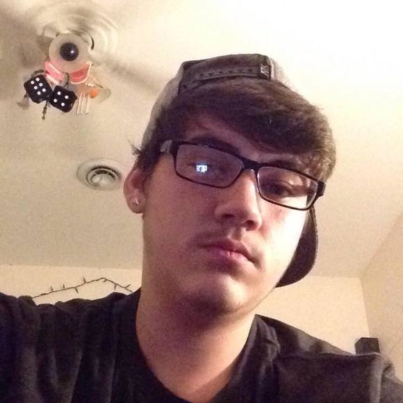 Profile Picture of Andy Sandoval (@andysandval) on Poshmark