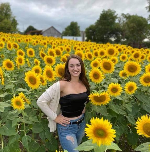 Profile Picture of Emily Boeder (@emilyboeder) on Poshmark