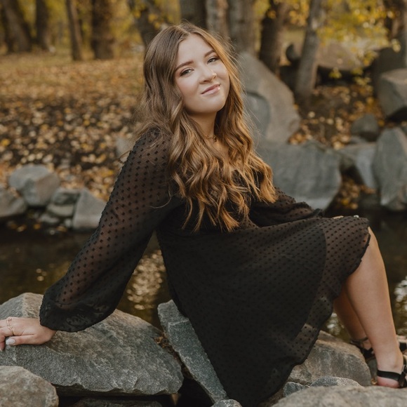 Profile Picture of Mylee Shennum (@mylee0shennum) on Poshmark