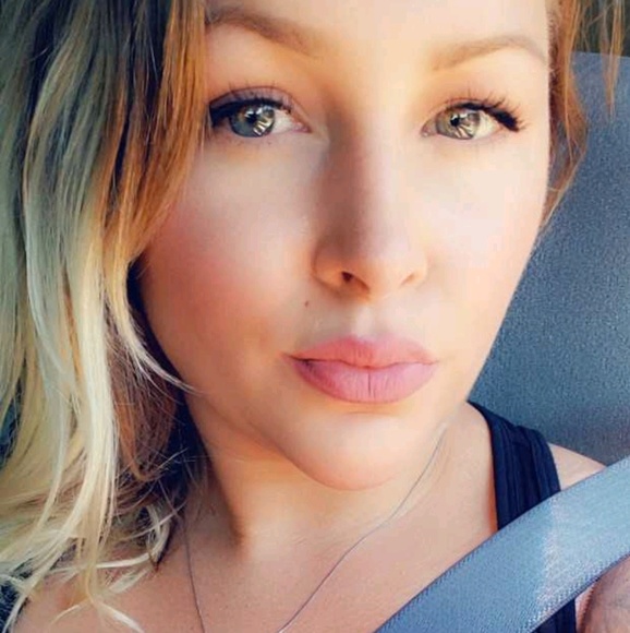 Profile Picture of Shawnda Chisholm (@shawndaxc) on Poshmark