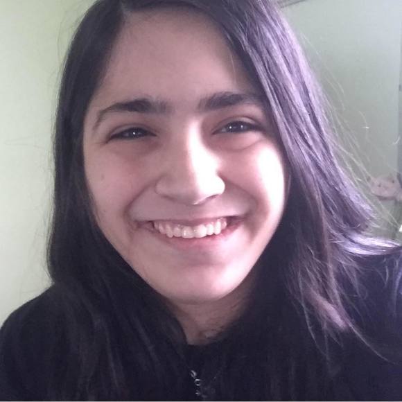 Marissa Bozzone - Poshmark Profile Picture of Marissa Bozzone (@marissabozzone) on Poshmark