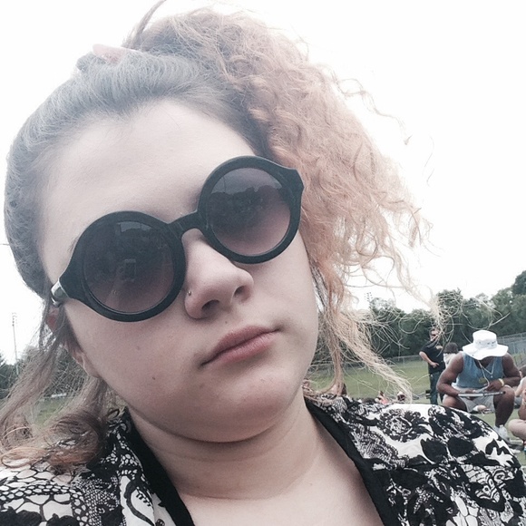 Profile Picture of Jessica Abbott (@ismynamejess) on Poshmark