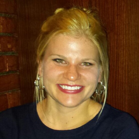 Profile Picture of Emily Stroot (@ejstroo) on Poshmark