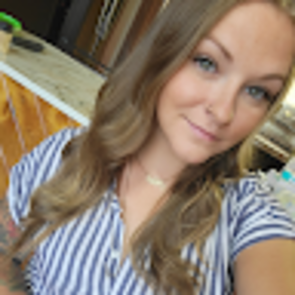 Profile Picture of Alexandra Dumont (@alexandradum584) on Poshmark