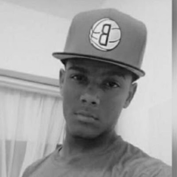 Profile Picture of Franklyn Bautista (@franklynbautist) on Poshmark