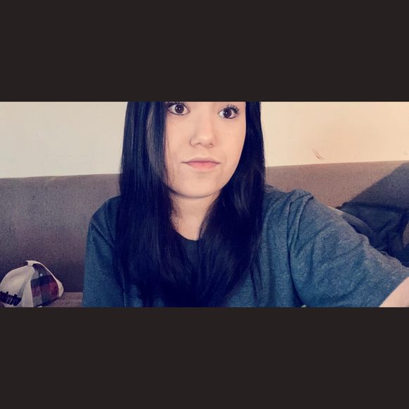 Chelsea Olesky - Poshmark Profile Picture of Chelsea Olesky (@chelsea_olesky) on Poshmark