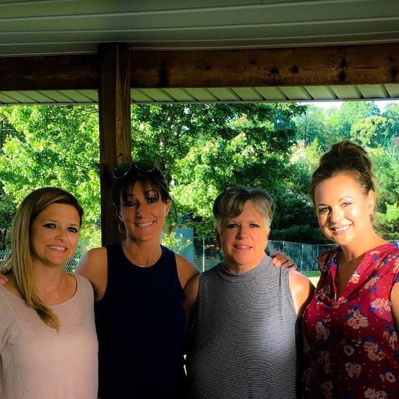 Profile Picture of Joni Yearout (@joniyearout) on Poshmark