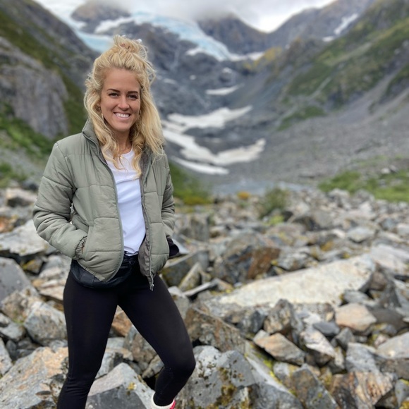 Profile Picture of Denae Karber (@denaekarber) on Poshmark