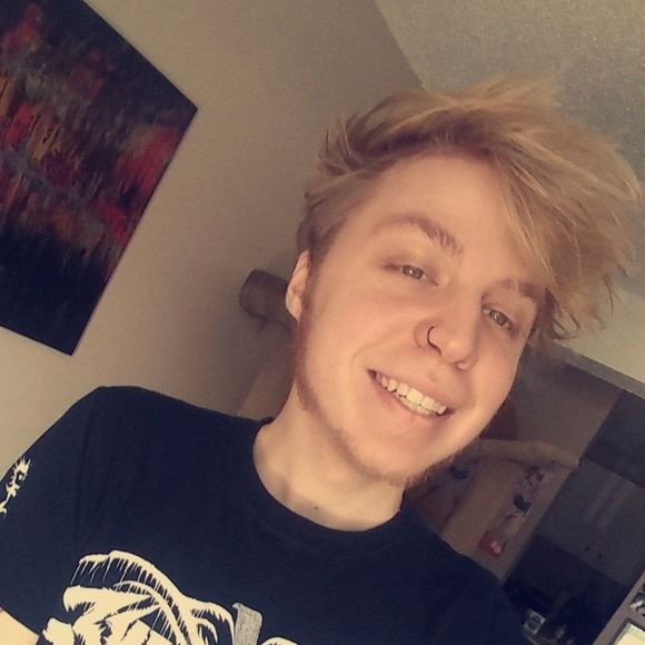 Profile Picture of David Longhofer (@davidddddd) on Poshmark