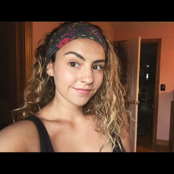 Profile Picture of Anna Fallisi (@anna_rita) on Poshmark