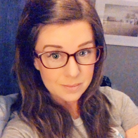 Profile Picture of Lisa Day (@lisamarie9) on Poshmark