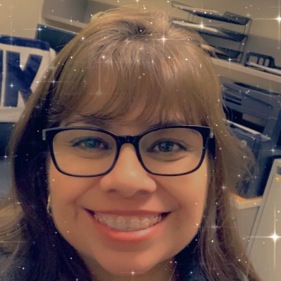 Profile Picture of Yvette Linn (@yvette_linn) on Poshmark