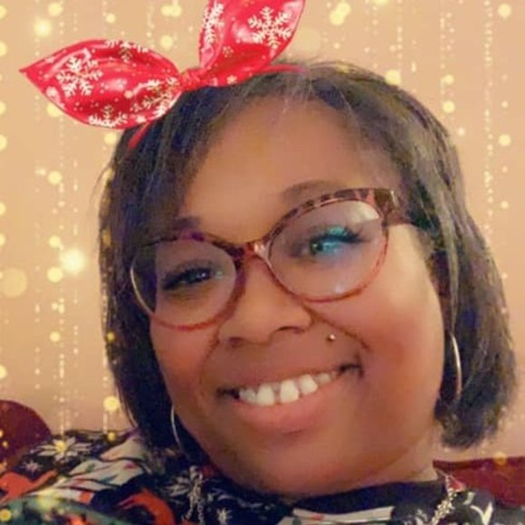Profile Picture of Trinette Williams weidman (@tlweidman) on Poshmark
