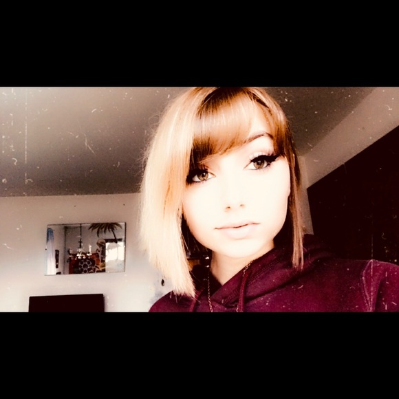 Profile Picture of Savannah Sandeen (@savannahr114) on Poshmark