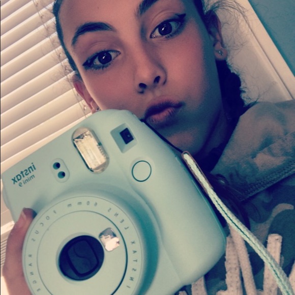 Profile Picture of Ava Agresti (@avocadoava) on Poshmark