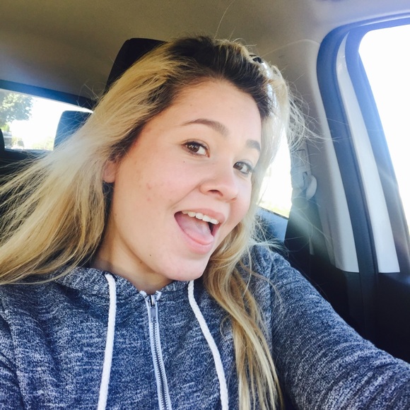 Profile Picture of Angie Quillo (@queenyokola) on Poshmark