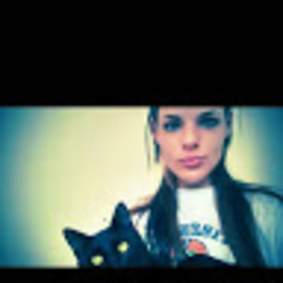 Profile Picture of Melissa Manella (@melleffbaee) on Poshmark