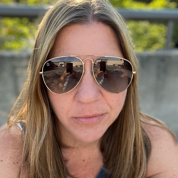 Profile Picture of Betsy Schanno (@elschanno) on Poshmark