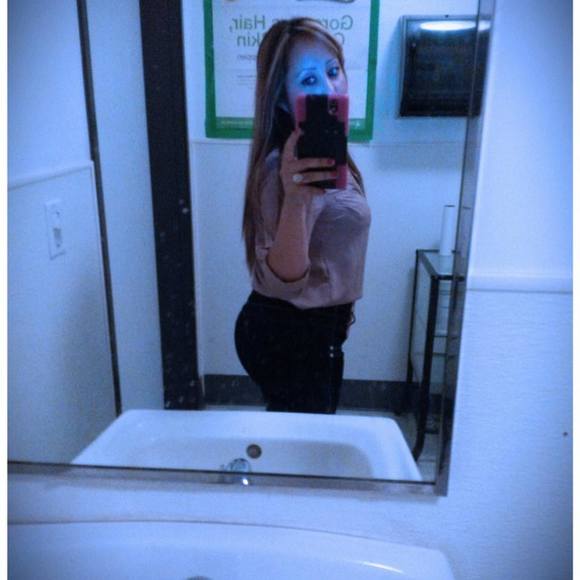 Profile Picture of Edith Pineda (@rociopineda) on Poshmark