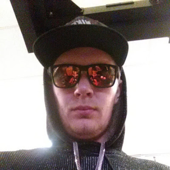 Profile Picture of Ben Roach (@benzoindigo1109) on Poshmark