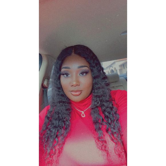 Profile Picture of Dennisha Mcdaniels (@nishaax2) on Poshmark